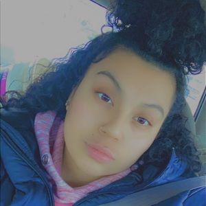 Meet your Posher, Ayme